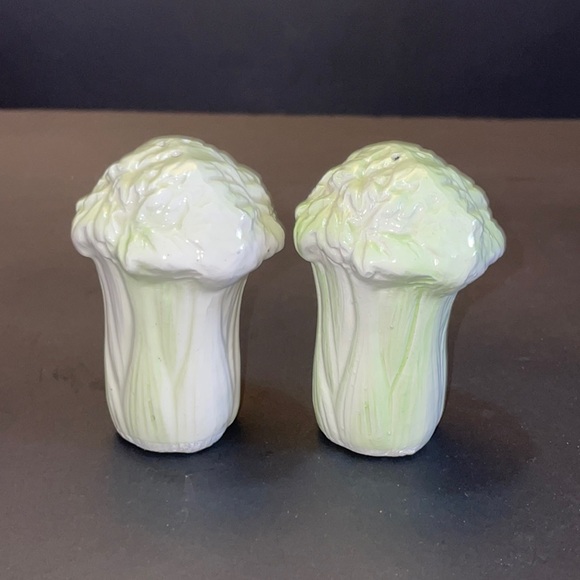 Vintage Salt & Pepper Shakers Japan Green Celery Ceramic Collectible - Picture 1 of 7
